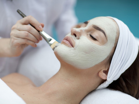 Amino Bio gelaatsverzorging + Intuïtieve rug-, schouder- en nekmassage.