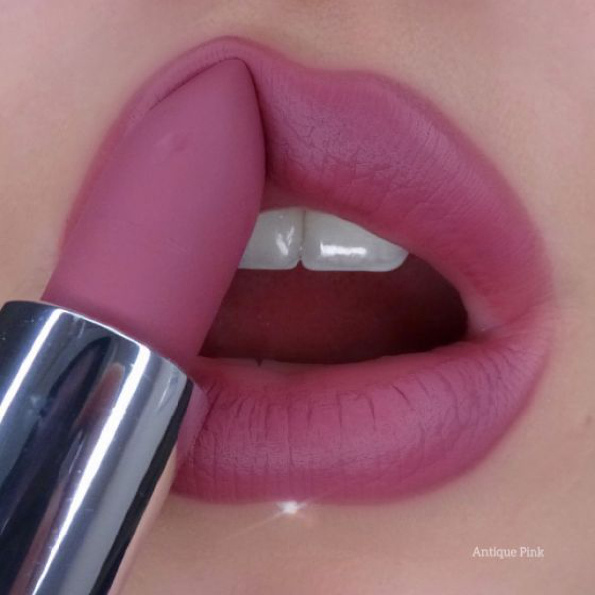 Matte_Lipstick_Antique-Pink